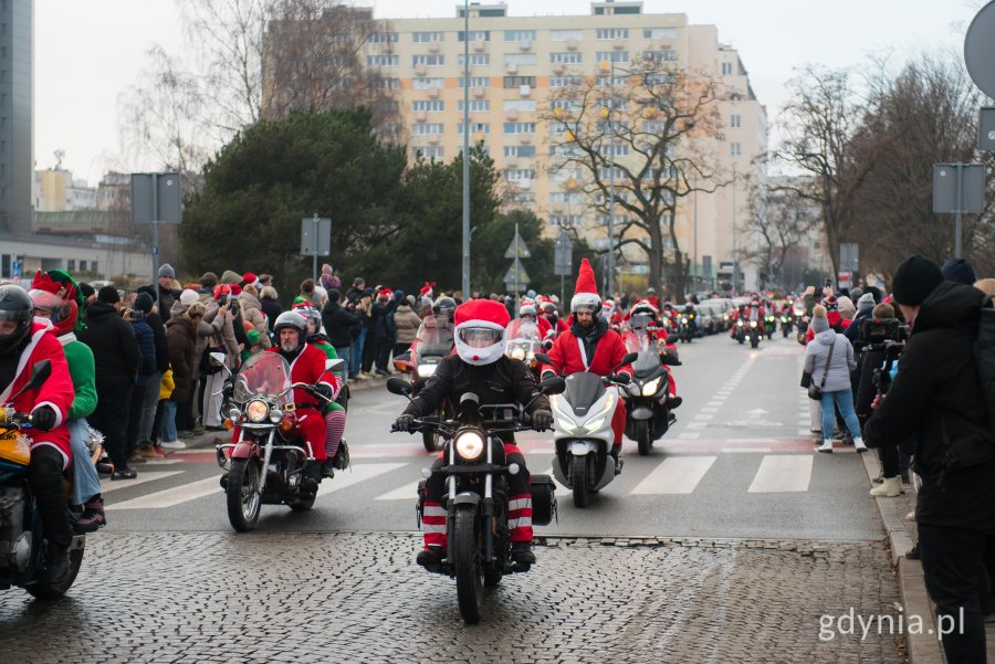 Przejazd przez Gdynię w ramach 23. edycji akcji &bdquo;Mikołaje na motocyklach&rdquo; (fot. Paweł Budziński)