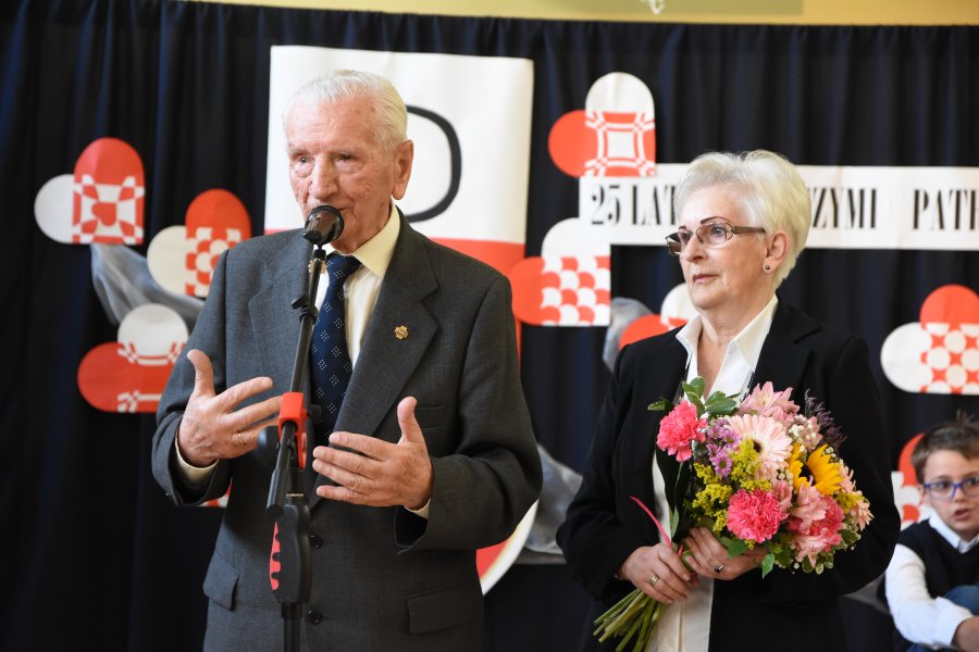 Uczniowie gdyńskiej podstawówki miel niecodzienną okazję poznać patronów swojej szkoły // fot. Jan Ziarnicki