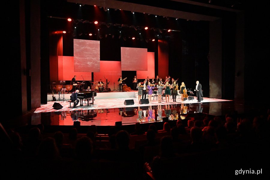 Koncert Waldemara Malickiego i Filharmonii Dowcipu podczas gali z okazji stulecia portu // fot. Michał Puszczewicz