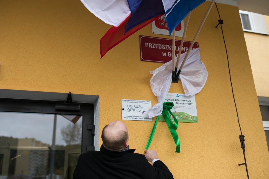 Odsłonięcie tabliczki z nazwą przedszkola