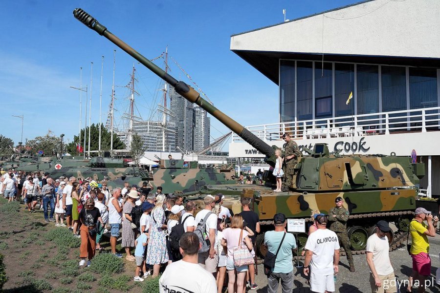 Sprzęt wojskowy dostępny do oglądania dla chętnych