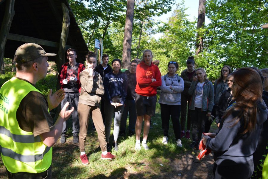 Grupa licealistów z gdyńskiego V LO na miejscu, fot. Marek Gil / V LO w Gdyni