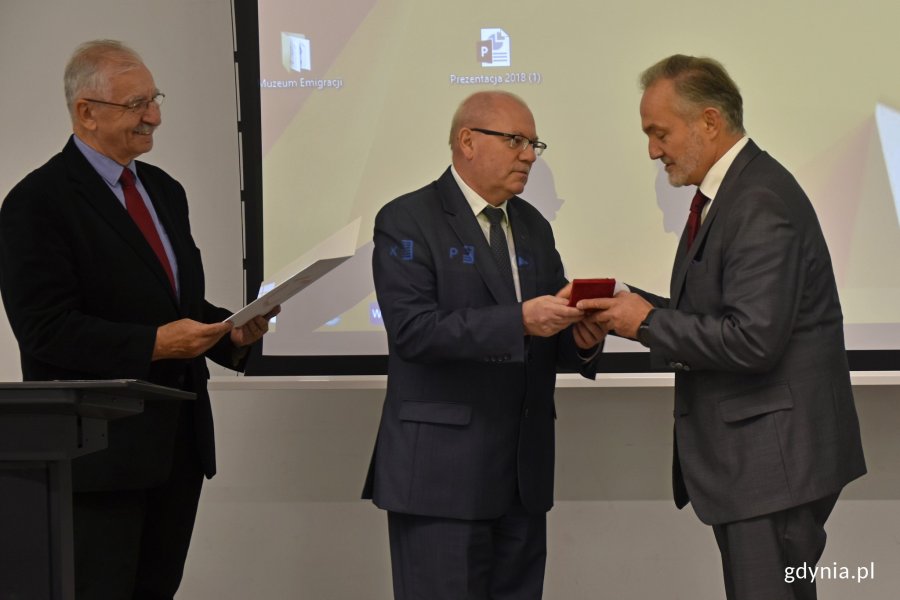 Prezydent Wojciech Szczurek został uhonorowany odznaczeniem Bene Meritus Powiatom // fot. Magdalena Czernek
