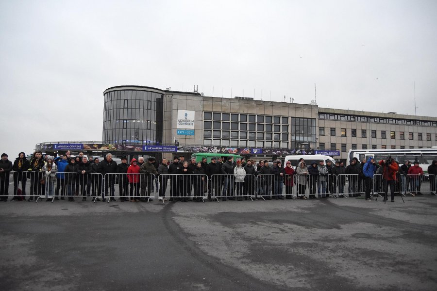 28 listopada przy Nabrzeżu Pomorskim odbyła się uroczystość podniesienia bandery na okręcie ORP Kormoran // fot. Michał Puszczewicz