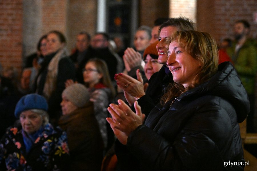 Publiczność przysłuchująca się artystom występującym podczas Zaduszek Jazzowych