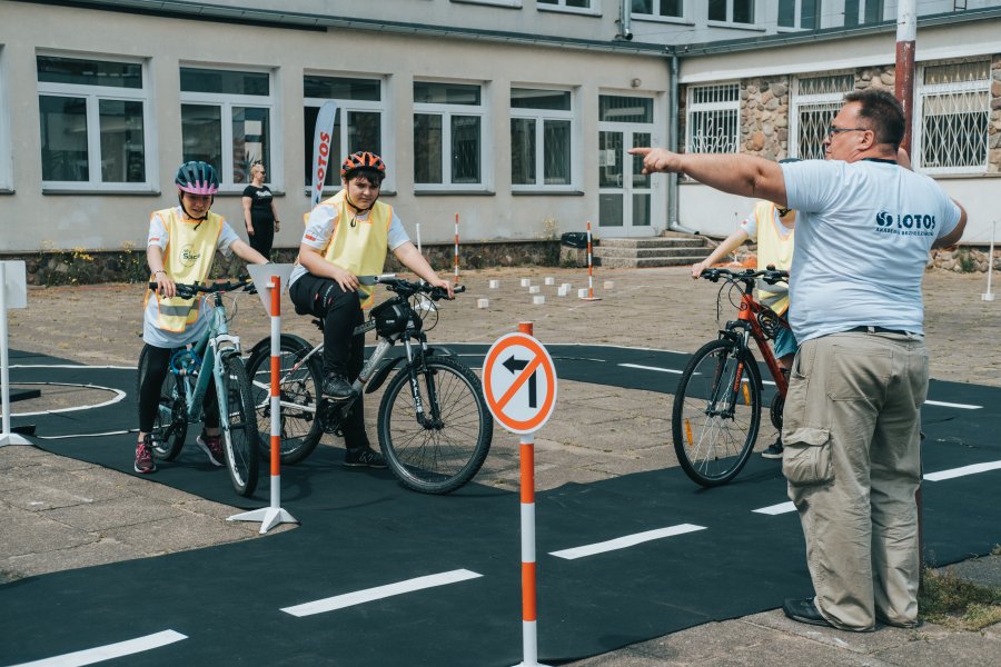 Uczniowie SP8 na rowerach