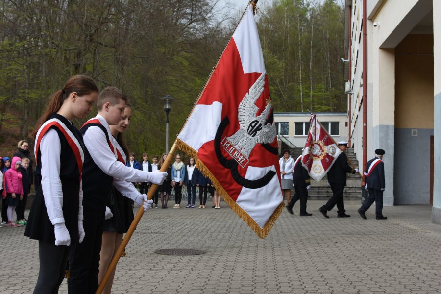 Uczniowie gdyńskiej podstawówki miel niecodzienną okazję poznać patronów swojej szkoły // fot. Jan Ziarnicki