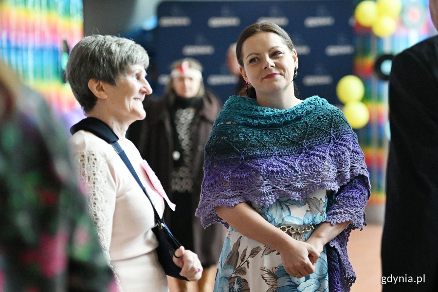 Hala Polsat Plus Arena, korytarz, prezydent Aleksandra Kosiorek i seniorka