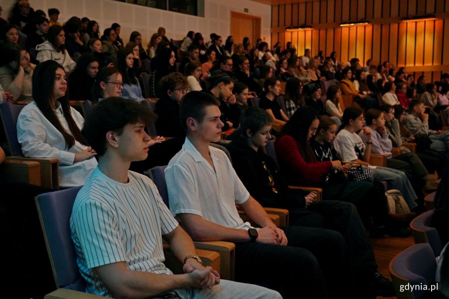 Uczestnicy konferencji „Głos młodych: sprawczość, prawa, przyszłość” zgromadzeni w Pomorskim Parku Naukowo-Technologicznym