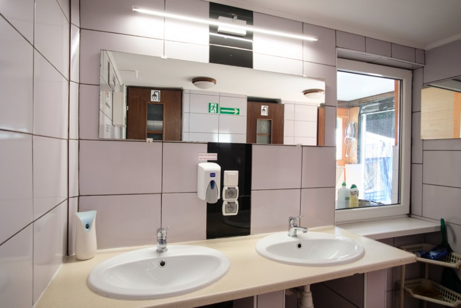 Noclegi w przyczepach "u Wnuka" łazienki