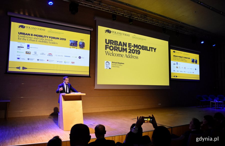 Urban E-mobility Forum 2019 w PPNT Gdynia - Richard Stephens, redaktor naczelny Poland Today, fot. Kamil Złoch