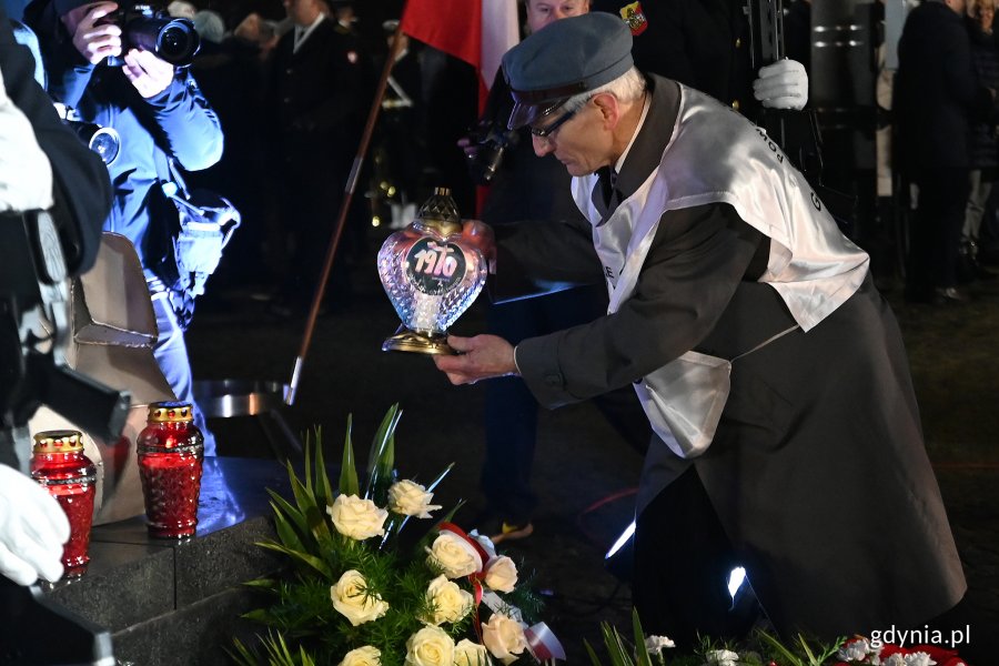 Poranne uroczystości upamiętniające ofiary Grudnia '70 // fot. Michał Puszczewicz