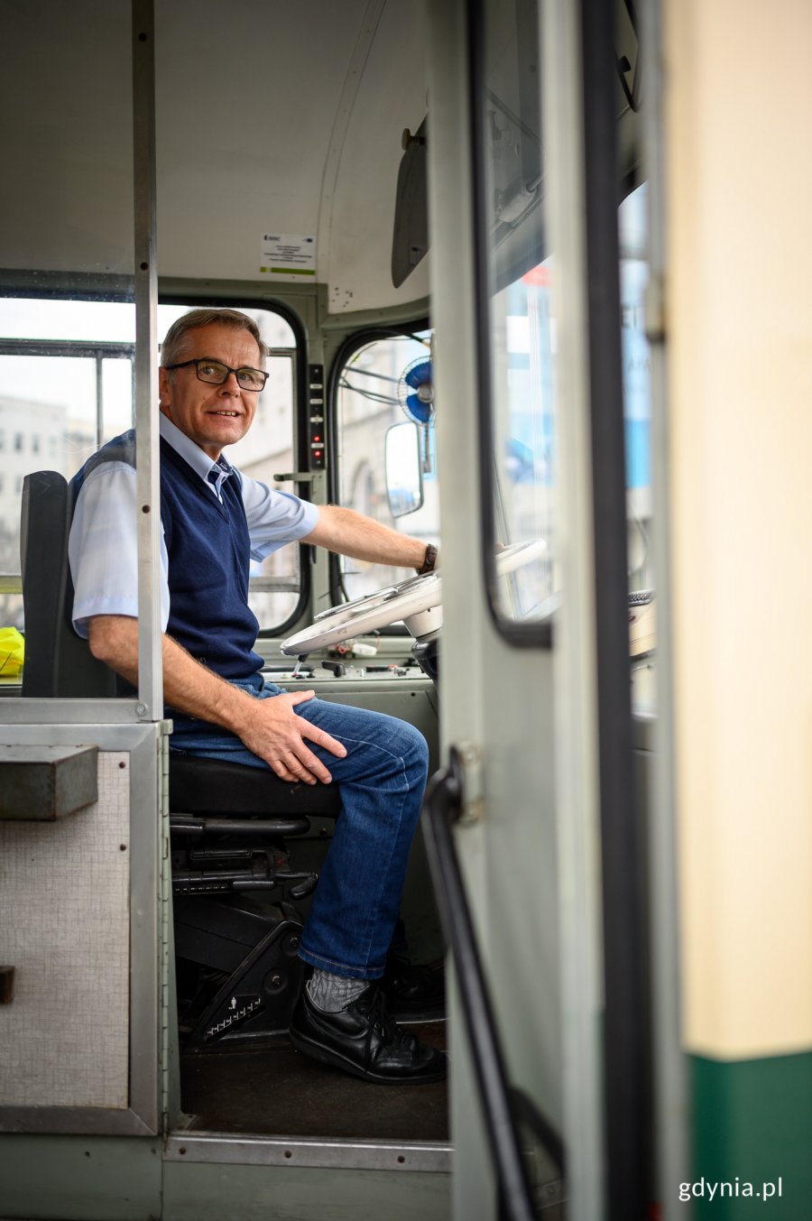 Parada autobusów i trolejbusów // fot. Dawid Linkowski