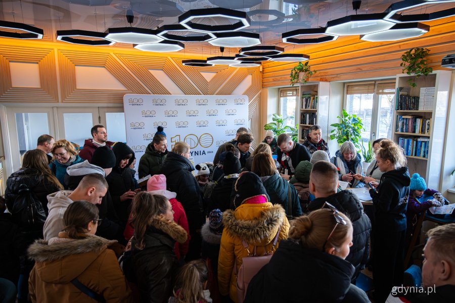 Gra miejska oparta na spektaklu &bdquo;Majka z Kajtkiem jadą trajtkiem&rdquo; (fot. Kamil Złoch)