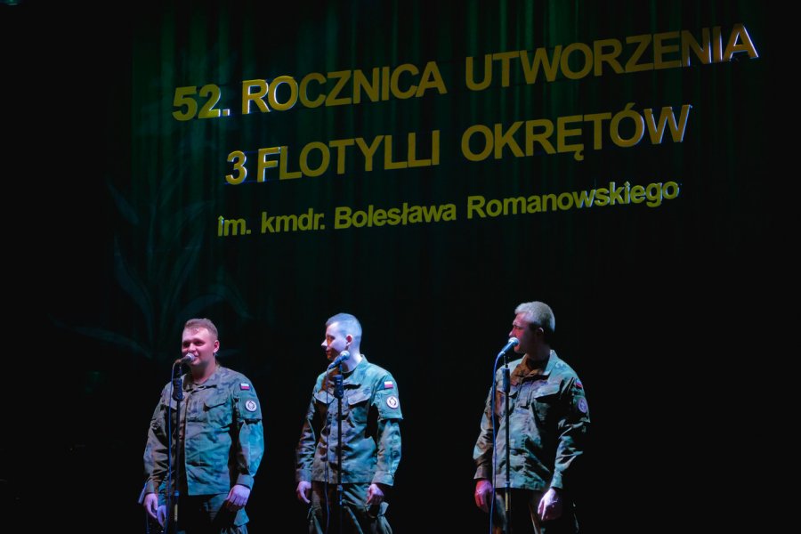 52. rocznica utworzenia 3. Flotylli Okrętów. Obchody rocznicowe w Klubie 3. Flotylli Okrętów. Program artystyczny. Foto: Robert Płaczkiewicz