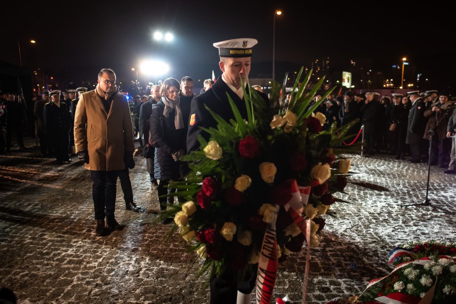 Obchody przy pomniku Ofiar Grudnia '70 w Gdyni, fot. Dawid Linkowski