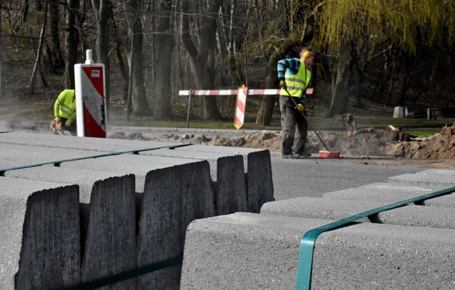 Wraz z początkiem wiosny Zarząd Dróg i Zieleni rozpoczął prace remontowe i naprawcze, fot. Kamil Złoch