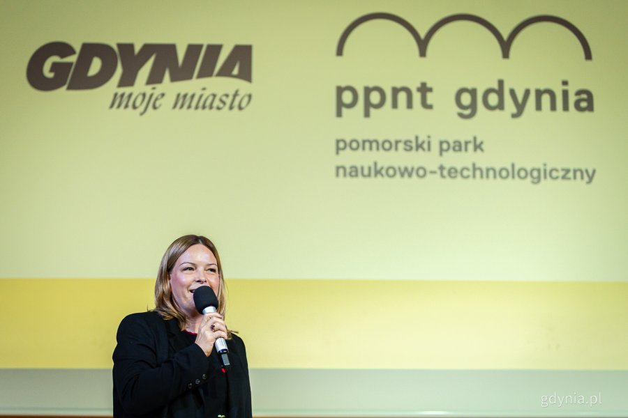 Wiceprezydentka Gdyni Oktawia Gorzeńska. Gala finałowa Konkursu Explory w centrum konferencyjnym PPNT Gdynia (fot. Kamil Złoch)