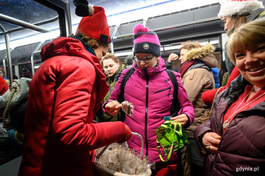 Gdyńskie mikołajki na Placu Grunwadzkim, fot. Dawid Linkowski