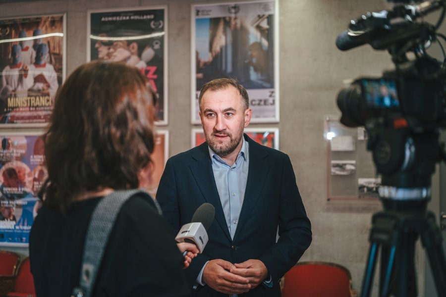 Tomasz Augustyniak, wiceprezydent Gdyni udziela wywiadu