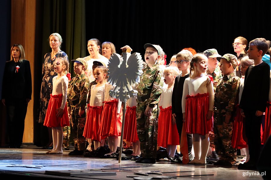 VIII Koncert Patriotyczny &bdquo;Kto Ty jesteś? Polak mały!&rdquo; pt.: &bdquo;Wolna jak ptak&rdquo; w Klubie 3 Flotylli Okręt&oacute;w w Gdyni (fot. Katarzyna Balcerzak)