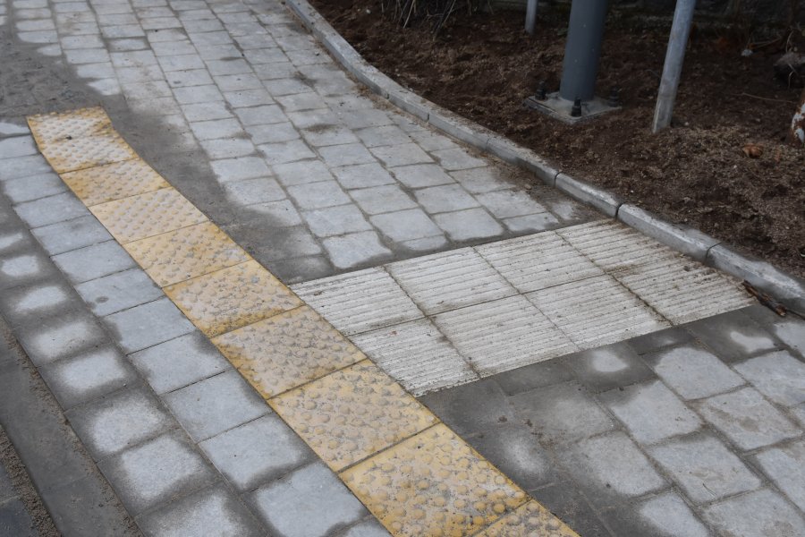 Płyty fakturowane dla osób z niepełnosprawnościami // fot.gdynia.pl