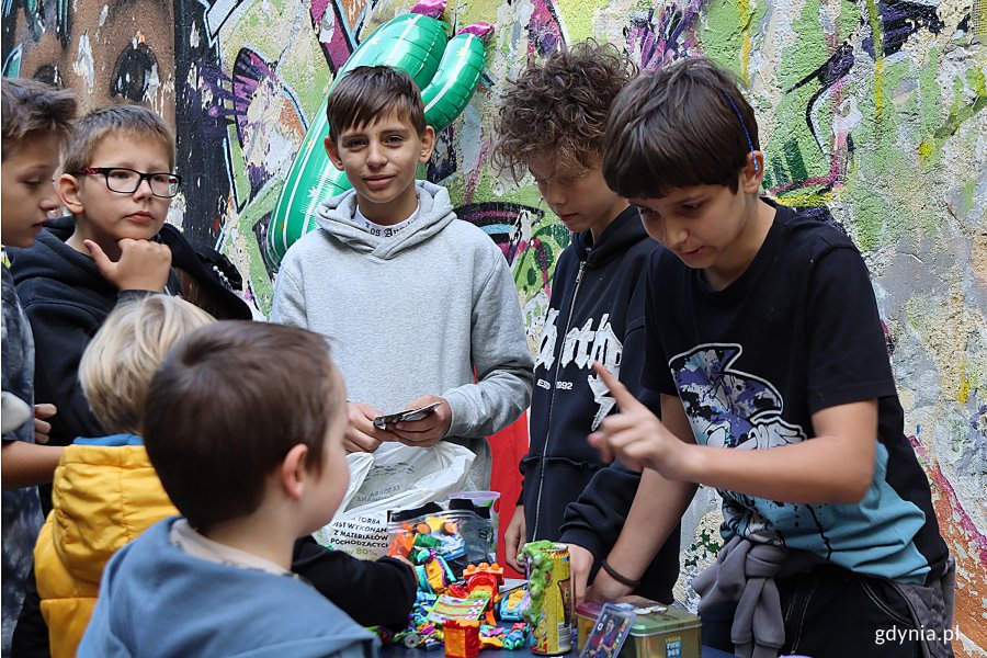 Piknik z okazji 80-lecia SP 17 w 2025 roku, na zdjęciu społeczność szkoły (fot. Katarzyna Balcerzak)