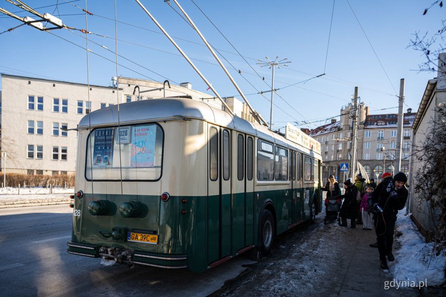 Gra miejska oparta na spektaklu &bdquo;Majka z Kajtkiem jadą trajtkiem&rdquo; (fot. Kamil Złoch)