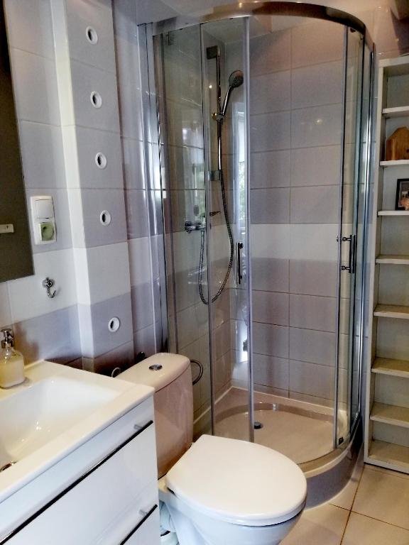 Apartament Studio Gruszka, widok na łazienkę