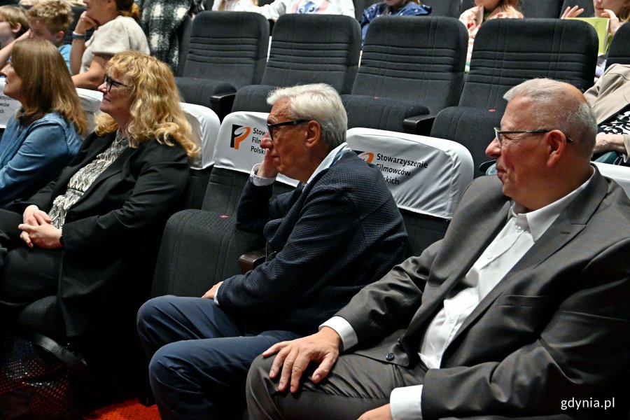 Od prawej: Markos Pagudis &ndash; prezes zarządu Agencji Rozwoju Gdyni, Arkadiusz Brzęczek &ndash; przewodnik, badacz i znawca Gdyni oraz Joanna Leman &ndash; kierownik Biura Wsp&oacute;łpracy z Zagranicą Urzędu Miasta Gdyni podczas premiery książki pt. &bdquo;Lufcik&rdquo; w Gdyńskim Centrum Filmowym