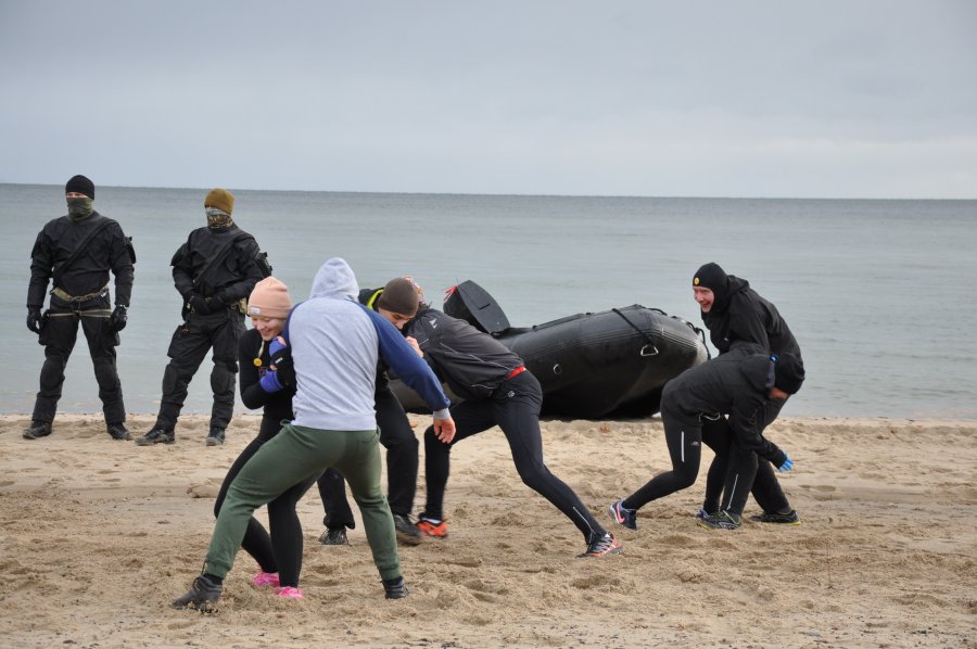 Trenowali na plaży w słusznej sprawie