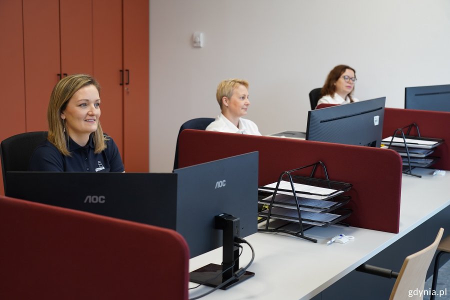 Punkt Obsługi Mieszkańc&oacute;w przy ul. Unruga 39 na Obłużu z paniami z obsługi