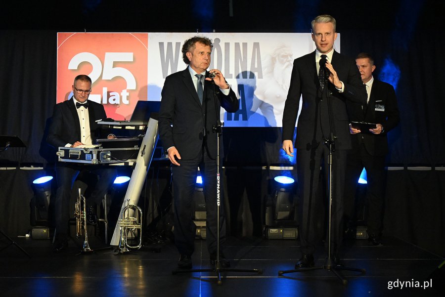 Arkadiusz Marchewka, sekretarza stanu w Ministerstwie Infrastruktury i Jacek Karnowski, sekretarz stanu w Ministerstwie Funduszy i Polityki Regionalnej