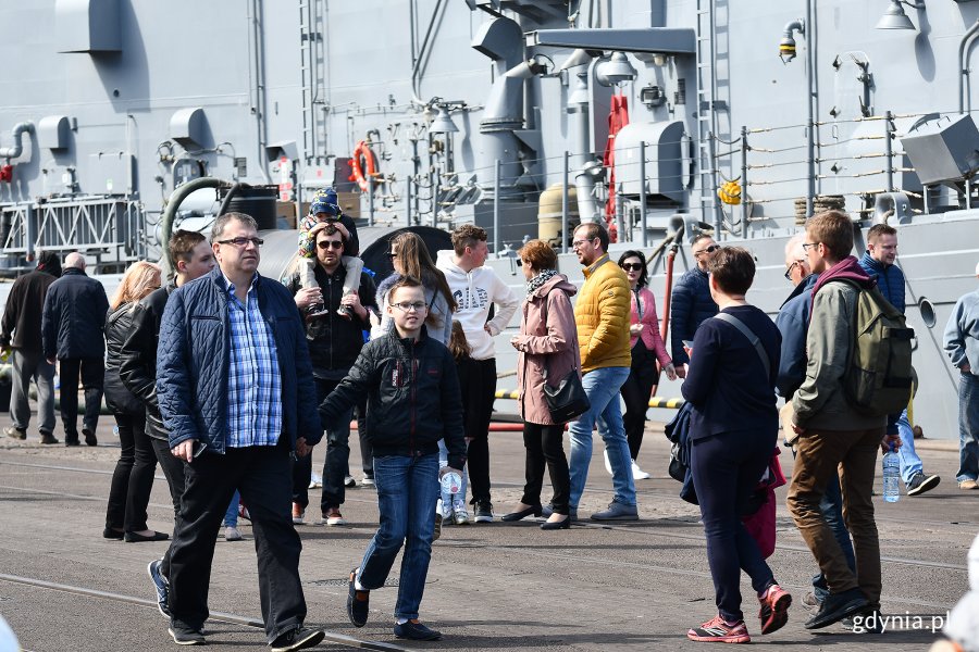 W sobotę zwiedzanie okrętów NATO cieszyło się bardzo dużym zainteresowaniem, fot. Michał Puszczewicz