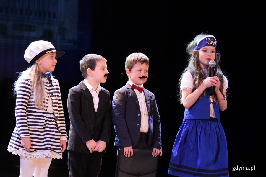  &bdquo;Ahoj, hip, hip hura, Gdynia 100 lat ma&rdquo;, na zdjęciu dzieci z Przedszkola nr 52 w Gdyni (fot. Katarzyna Balcerzak)