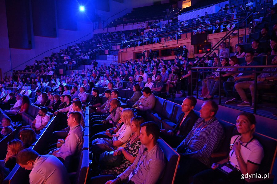 Uczestnicy konferencji „IT Manager of Tomorrow” zgromadzeni na gali otwarcia w Teatrze Muzycznym // fot. Michał Puszczewicz