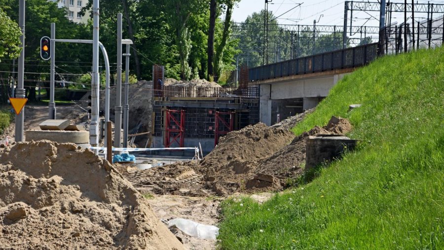 Trwają jeszcze prace przy budowie kładki dla rowerzystów, fot. Kamil Złoch