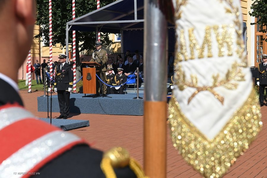 Promocja oficerska na terenie kampusu Akademii Marynarki Wojennej w Gdyni, fot. mat. prasowe AMW / Krzysztof Miłosz