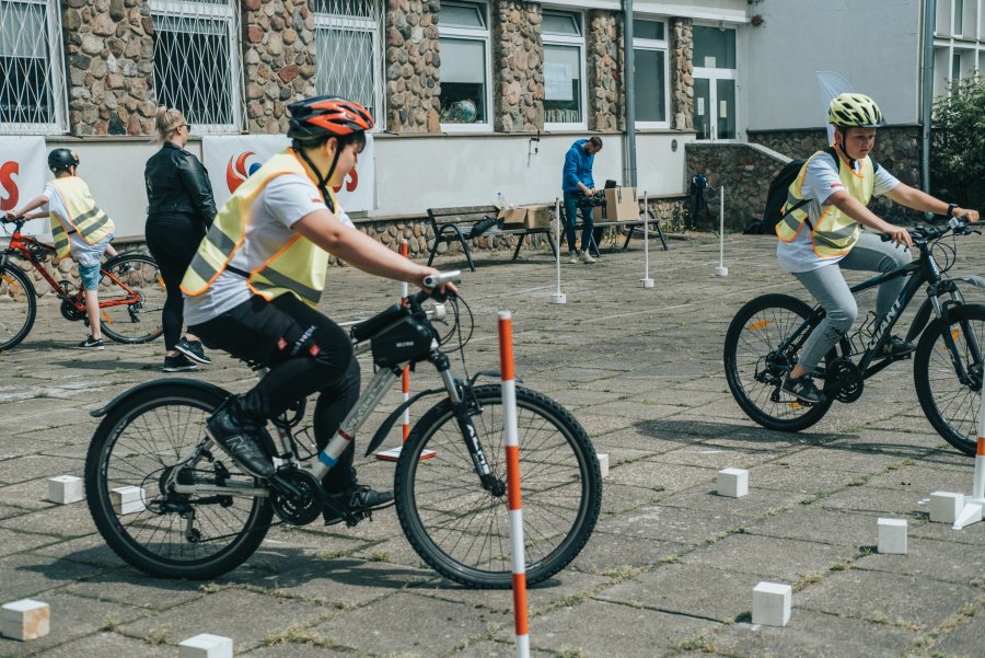 Uczniowie SP8 na rowerach