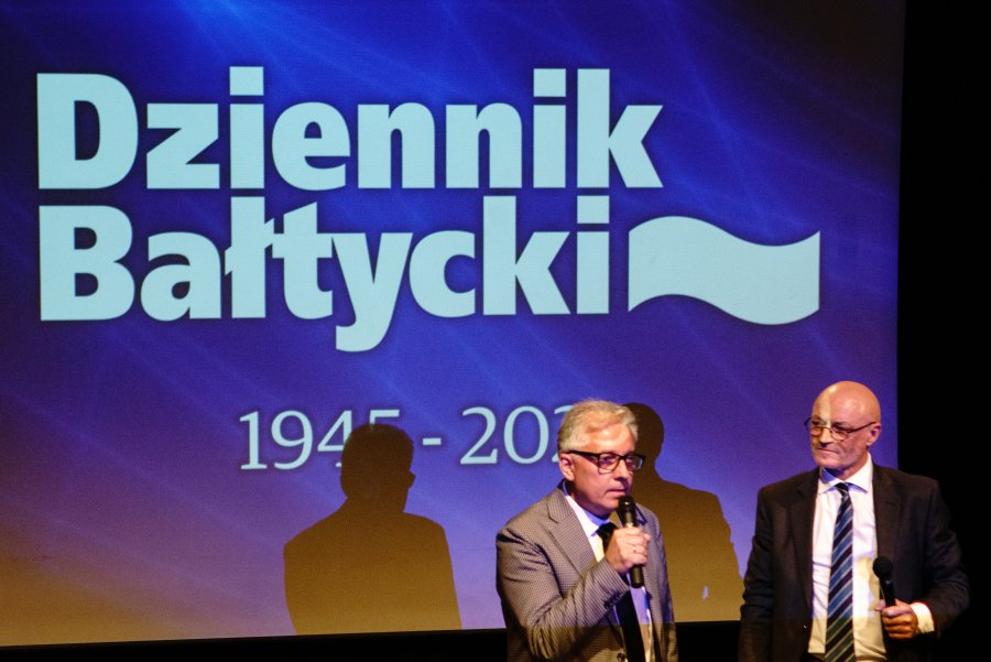 Mariusz Szmidka - redaktor naczelny "Dziennika Bałtyckiego oraz Tomasz Niski, prezes gdańskiego oddziału Polska Press podczas otwarcia gali Człowieka Roku 2020 "Dziennika Bałtyckiego" // fot. Anna Rezulak