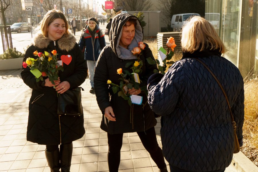 Akcja "Róża od św. Walentego" // fot. Aleksander Trafas, Laboratorium Innowacji Społecznych