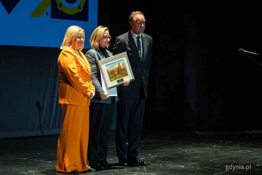 Przedstawicielka organizatora festiwalu Globaltica. Gala wręczenia nagród Gryfów Pomorskich za rok 2024 połączona z obchodami Światowego Dnia Turystyki w Operze Bałtyckiej w Gdańsku (fot. Kamil Złoch)