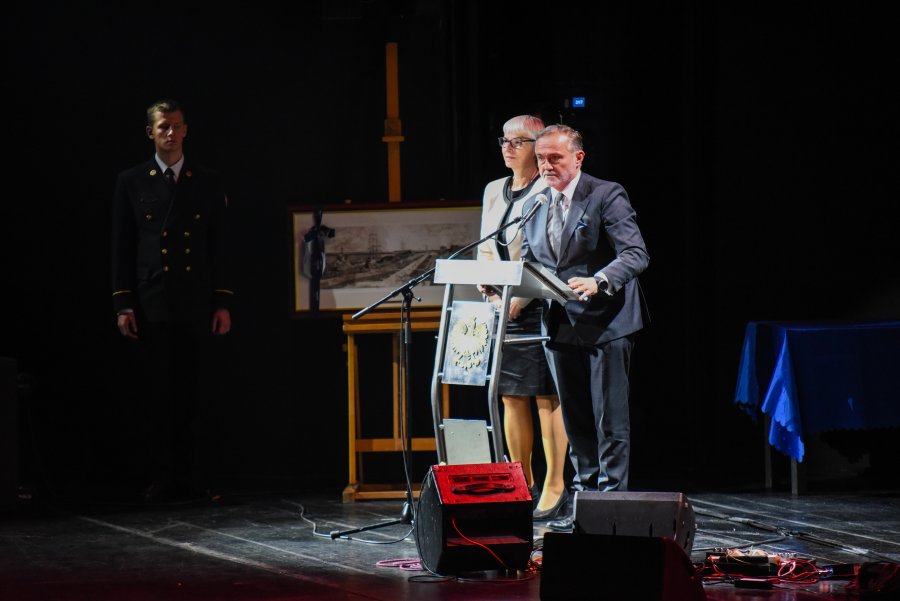 W gali 100-lecia Marynarki Wojennej uczestniczyli: prezydent  Gdyni Wojciech Szczurek oraz przewodnicząca Rady Miasta Joanna Zielińska // fot. st. chor. szt. mar. Piotr Leoniak  