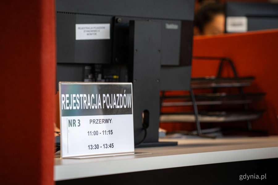 Nowo otwarty Punkt Obsługi Mieszkańców Urzędu Miasta Gdyni na Chwarznie-Wiczlinie, w lokalu przy ul. Tęczowej 37 (fot. Kamil Złoch)