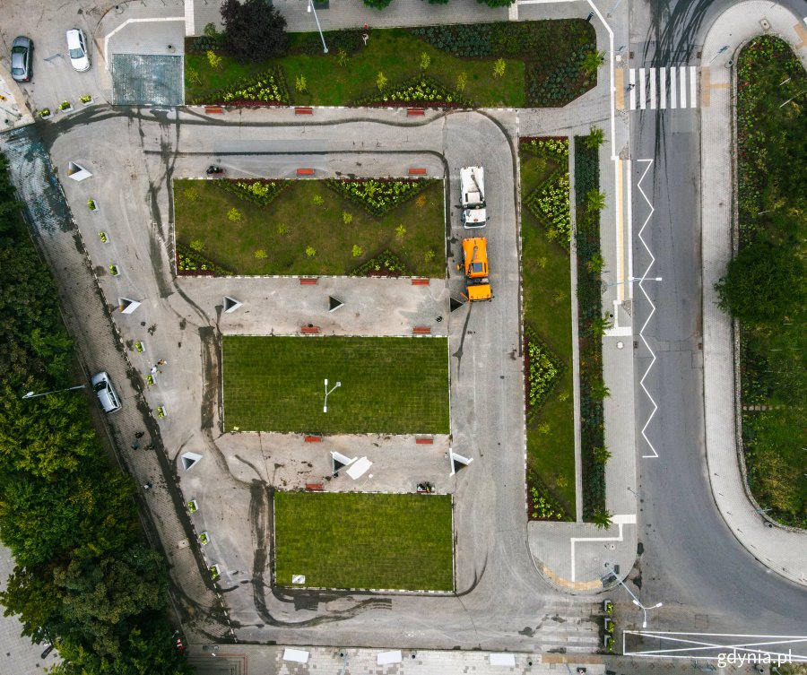 Plac przy ul. Zawiszy Czarnego zmienia się na zielony. Fot. Marcin Mielewski