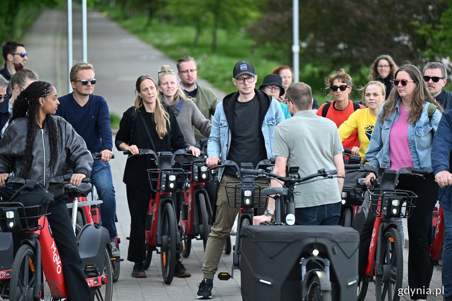 Uczestnicy projektu BATS podczas wspólnego przejazdy rowerowego