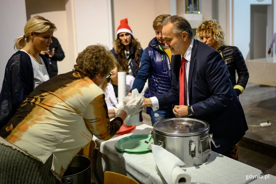 W wigilijnym spotkaniu wziął udział prezydent Gdyni Wojciech Szczurek // fot. Dawid Linkowski