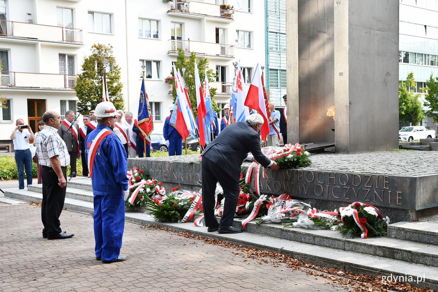 Sobotnie uroczystości pod pomnikiem, fot. Michał Puszczewicz