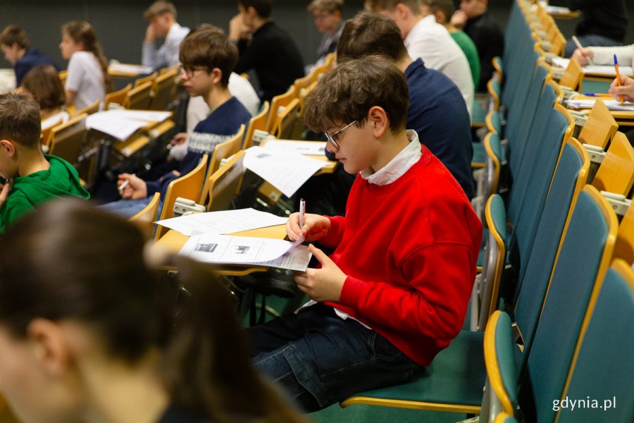 Uczestnicy w trakcie rozwiązywania testu 