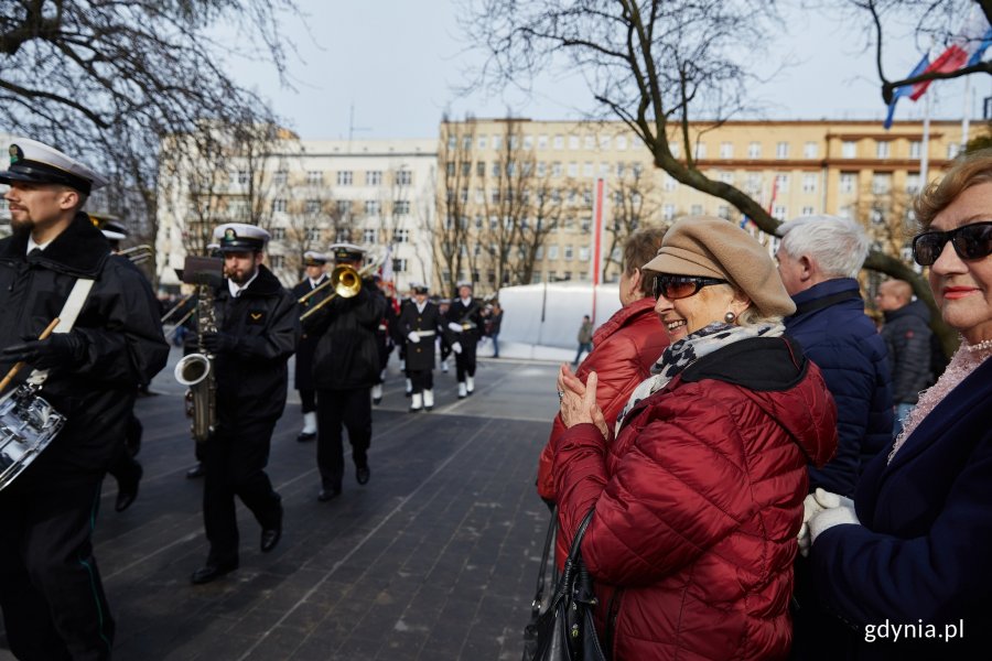 Uroczystości oficjalne pod pomnikiem Polski Morskiej z okazji 93. rocznicy nadania praw miejskich, fot. Dawid Linkowski